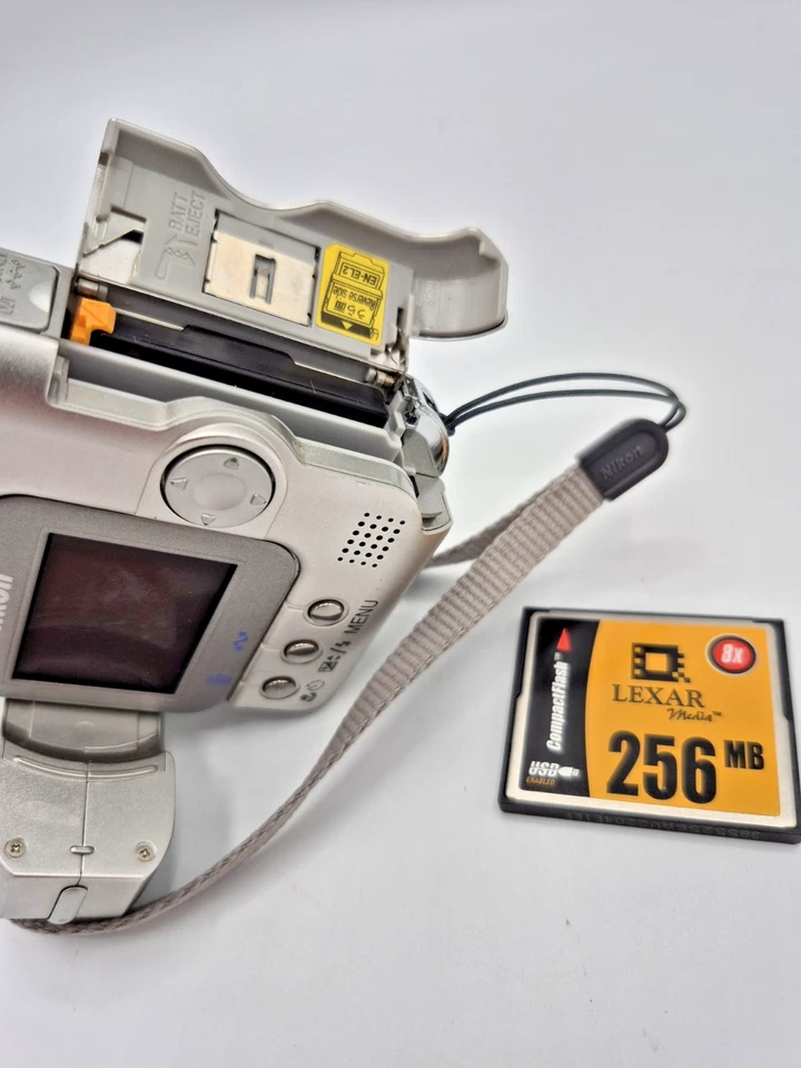 Nikon COOLPIX SQ 3,1 MP Digitalkamera Original Zubehörpaket Getestet ! - Bild 4 von 4