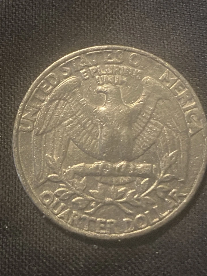 Cuarto de época 1984 lleno en marca de ceca P y falta F of and the A en América. Foto 2 de 2