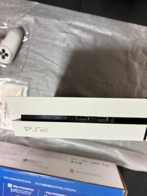 Sony PlayStation 4 Launch Edition 500GB Glacier White Console