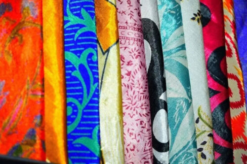 Indian Vintage 25 Pc Of Recycle Silk Sari Remnants/Fabric 8"X8" Fabric Scraps - Picture 2 of 8
