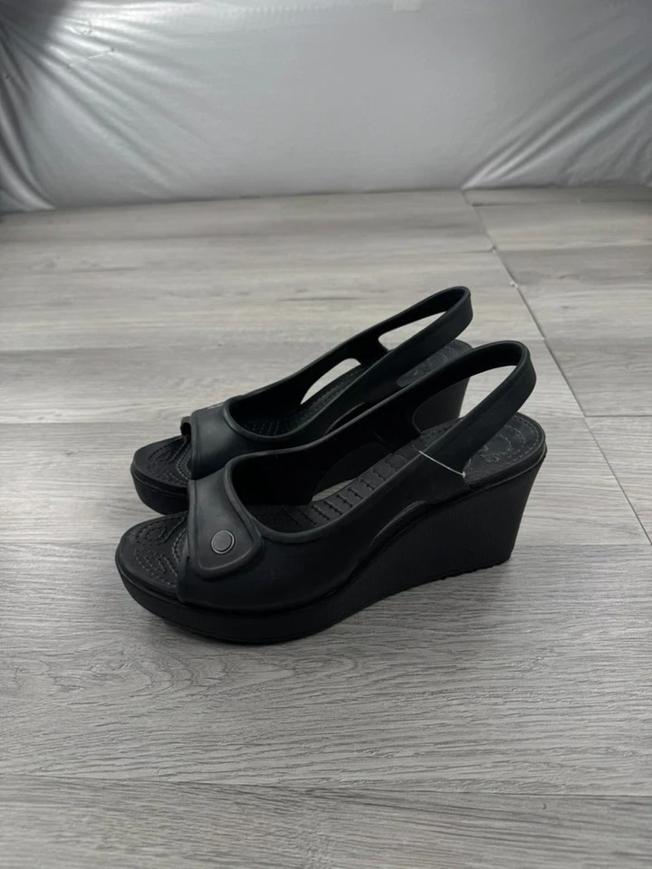 Sandalias Crocs Havana para mujer negras punta abierta tacón de cuña talla 8 Foto 4 de 4