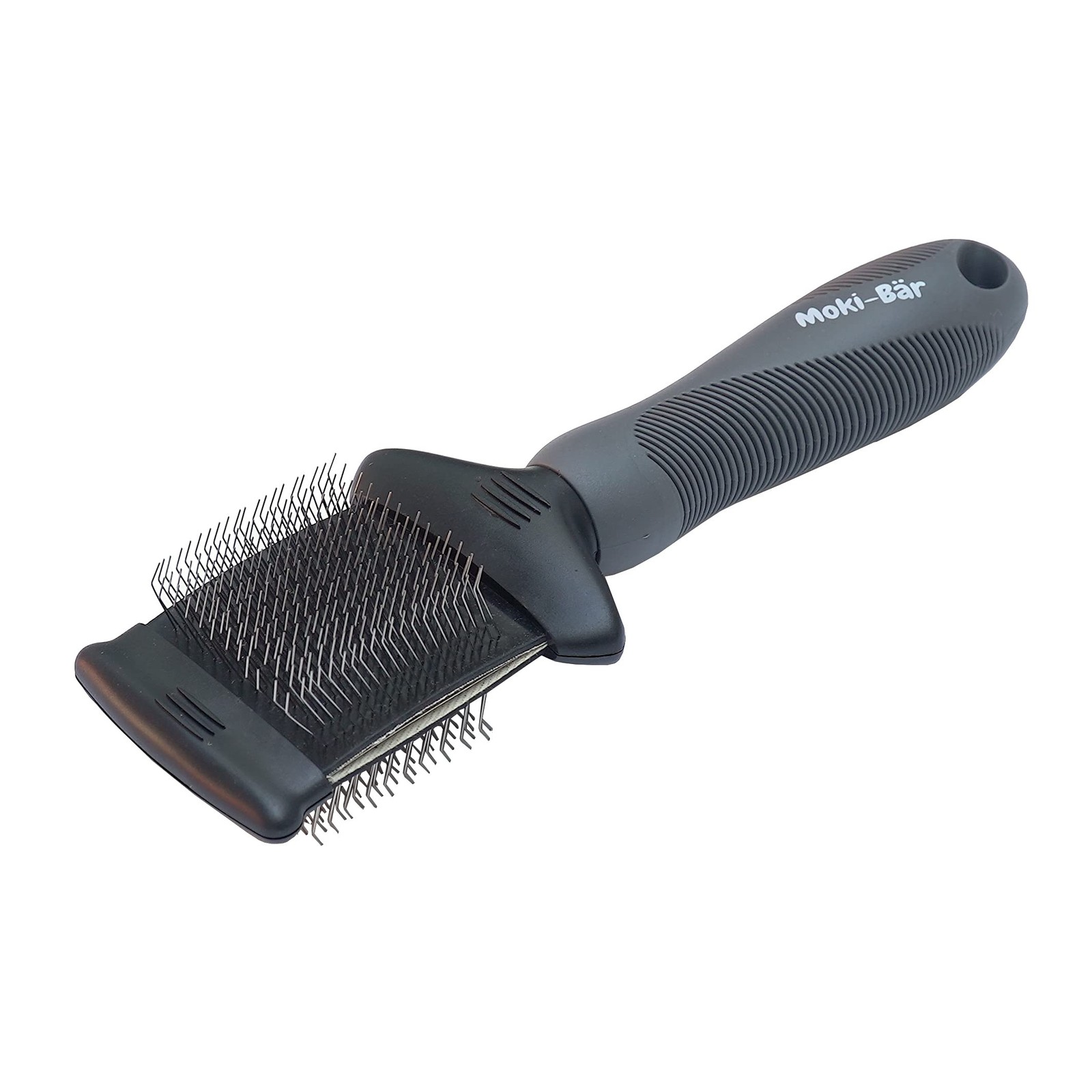 Brosse à démêler pour chien et grand chat après la promenade en forêt