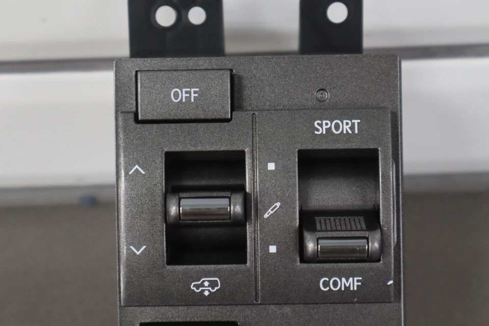 Lexus GX460 2015 panel de interruptores de consola central con altura de conducción 4x4 descenso de colina Foto 3 de 4