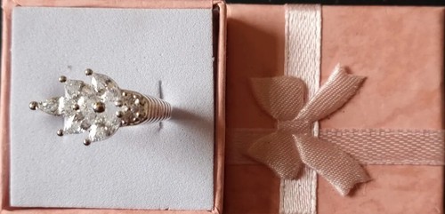 925 STERLING SILVER FILLED RING WITH CLEAR CZ'S RING & FREE GIFTBOX SIZE 8/N - Picture 4 of 8