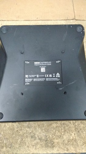 RodeCaster Duo Integrated Audio Production Studio BROKEN SCREEN POWERS ON READ - Picture 8 of 9