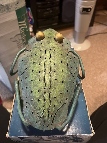 Tin Frog - Picture 2 of 3
