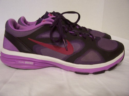 nike dual colour shoes