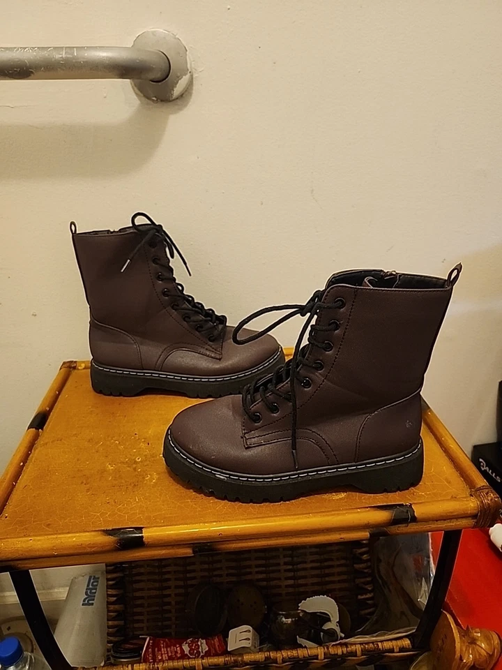 Botas de combate Forever 21 para mujer negras con cordones suela talla 8 Foto 4 de 4