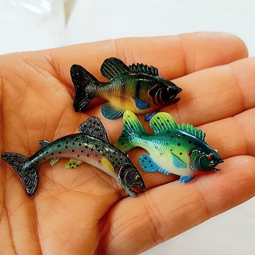 Lot of 3 Fish Brooch Pins Vintage Acrylic + Free Gift Bag Greens Blues 1-2" - Picture 7 of 7