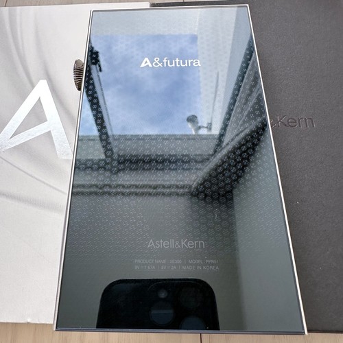 Astell & Kern A&futura SE300 Digital Audio Player IRV-AK-SE300 bundled case - Picture 4 of 15