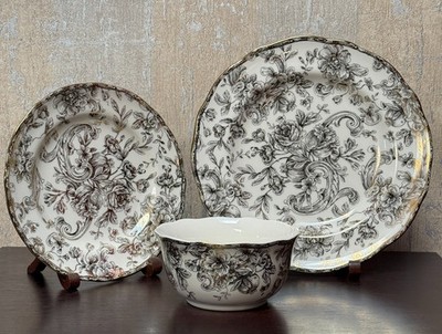 222 Fifth Hawthorne Gold Fine China 3-Piece Place Setting Floral Gold