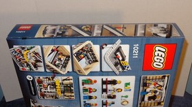 LEGO 10211 Grand Emporium Modular  New Sealed