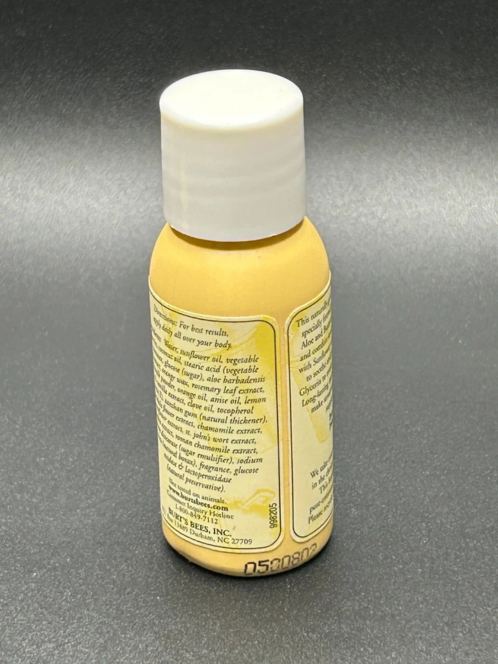 Loción de suero de leche Burt's Bees 1 oz + crema de manos de plátano de cera de abejas 0,25 oz + bálsamo labial Foto 3 de 4