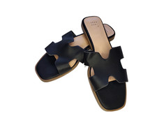 Women's Black sandals. Size 8. NWT