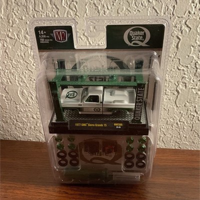 M2 Machines Model-Kit 1977 GMC Sierra Grande 15 WMTS05 Quaker State Green Chase