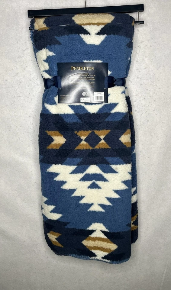 Pendleton Eagle River Sherpa Throw Blanket 50x70 Blue Tan Geometric Pattern NEW - Image 2 of 3