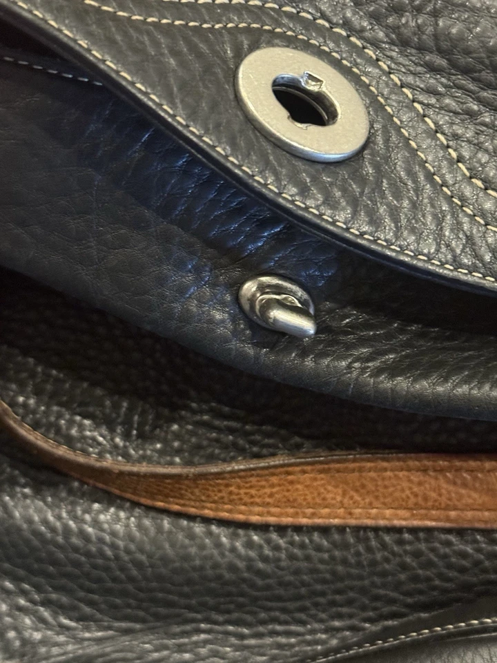 De colección Coach Chelsea D06S-10131 Hobo Bolso de Hombro Negro Guijarro LTHR Correa Marrón Foto 4 de 4