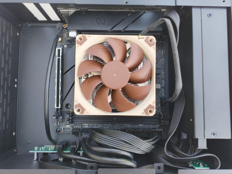 Asrock Phantom Gaming B650i Lighting WIFI + Ryzen 5 9600X