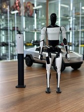 Tesla Bot Action Figure [18cm Resin – Special Collectible Release]
