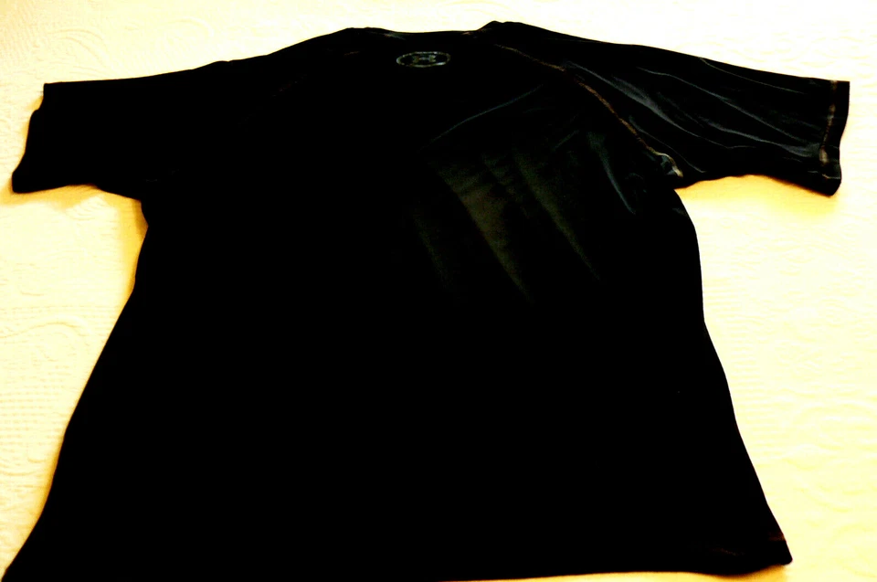 Under Armour Med M short-sleeved Heat Gear"Green"poly athletic shirt mens Black - Image 4 of 4