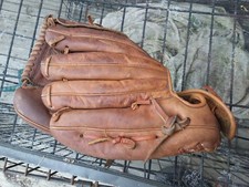 Vintage "Bob Kennedy" MacGregor M9T Leather Baseball Glove Sports Collectible