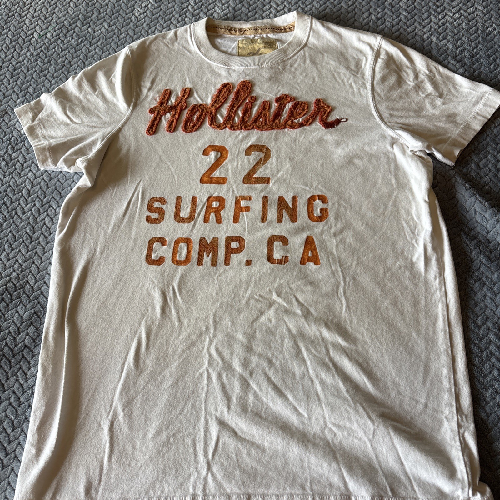 Vintage Y2K Hollister Men’s T-Shirt Size Large White Hollister Spell Out Logo