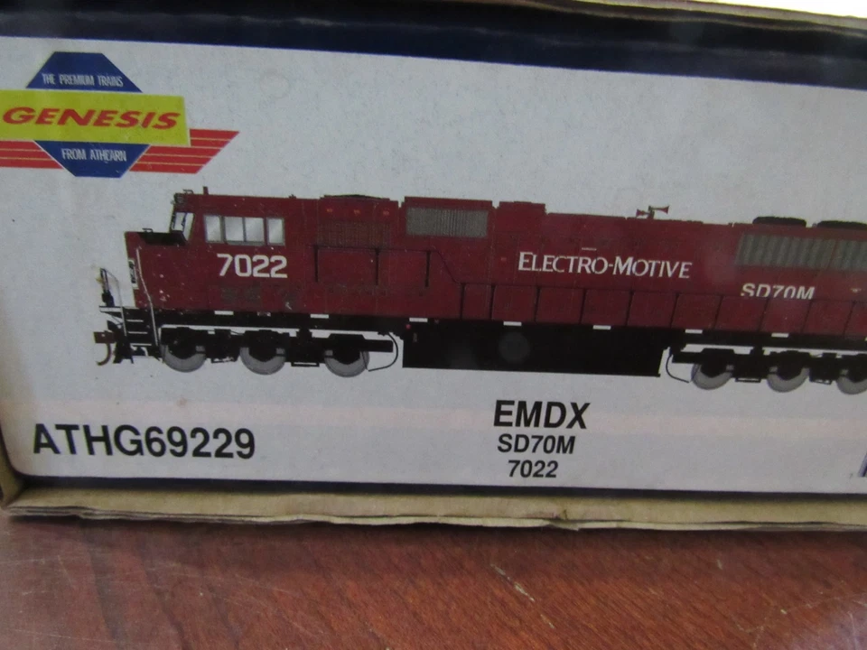 Locomotiva HO ATHEARN GENESIS AHG69229 EMDX SD70 #7022 - NOVA NA CAIXA - NUNCA EXIBIDA - Imagem 2 de 4