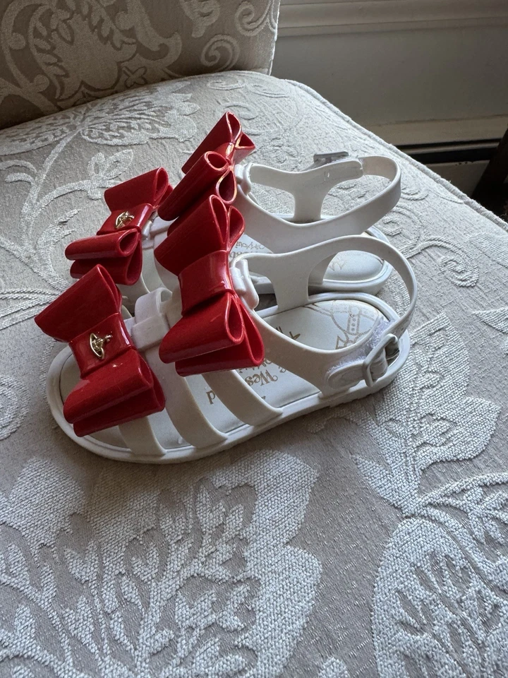 Vivienne Westwood x Mini Melissa Zapatos de Jalea Blanca con Arcos Rojos Niño Pequeño 9 Foto 3 de 4