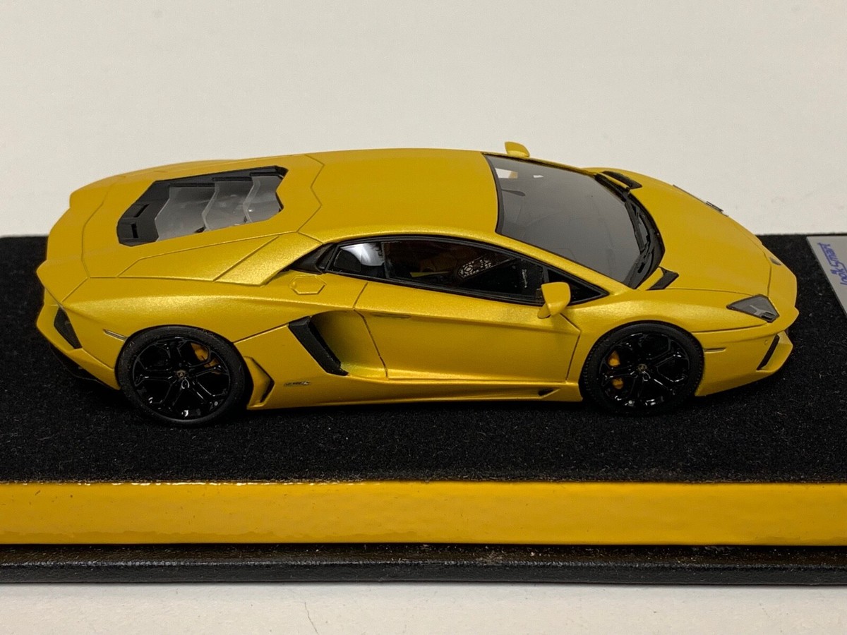 1/43 Looksmart Lamborghini Aventador LP 700-4 Midas Yellow Matte