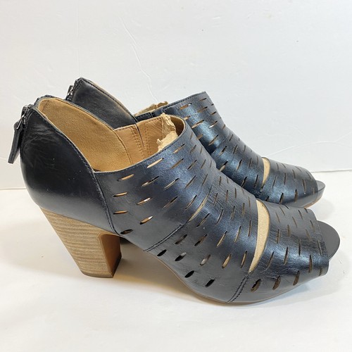 clarks neutral shoes