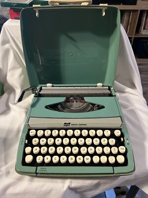 Vtg 1970's SCM Smith-Corona Corsair Deluxe Blue Aqua Portable