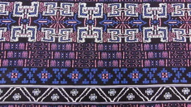 100 % rayón con patrón geométrico colorido Foto 2 de 3