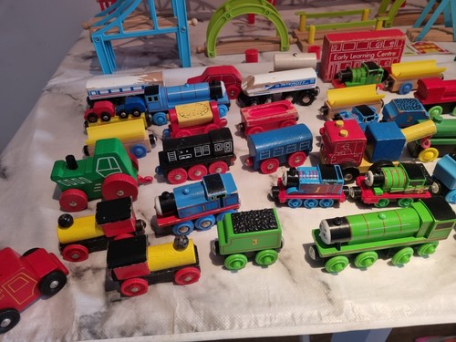 Brio/Thomas Large Set Of 45 Vehicles, Accessories And Lots Of Track - Picture 3 of 9