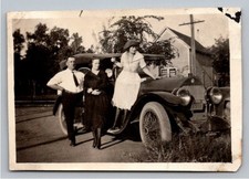 C1920 Stutz Luxury Automobile Car Family Posing Vintage Bw Photo Snapshot C1920 Stutz Luxury Automobile Car Family Posing Vintage Bw Photo Snapshot