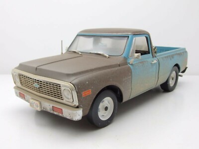 1/18 1971 Chevrolet C-10 Independence Day Alien Figure HWY 18021