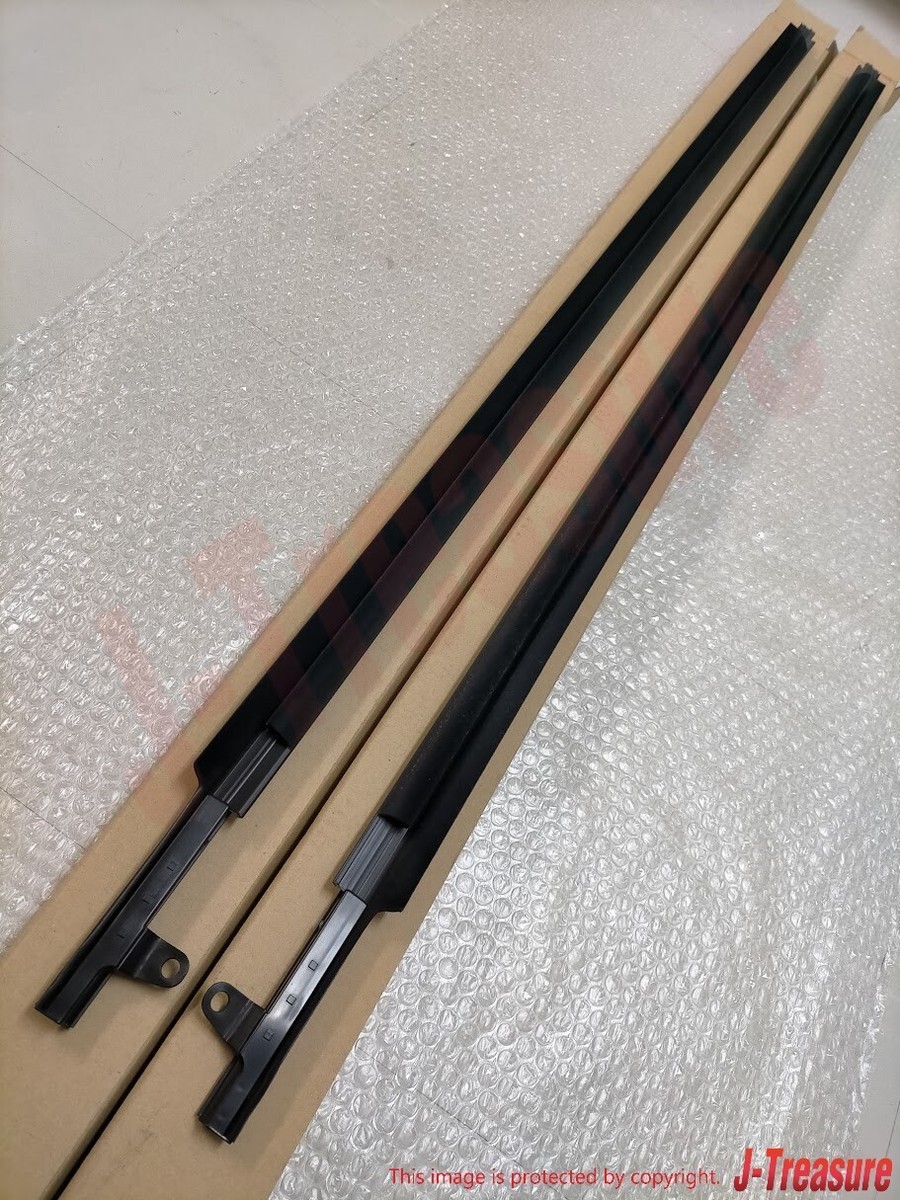 NISSAN 350Z Z33 Convertible Roadster Genuine Door Molding RH & LH