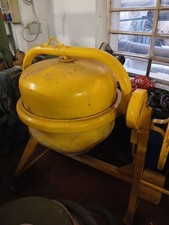 betoniera elettrica usata, come nuova.