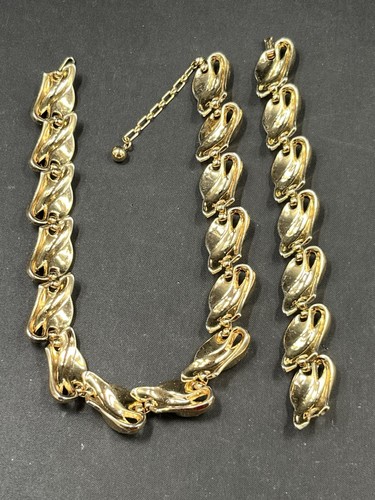 Vtg Trifari Signed Gold Tone Clear Baguette Rhinestones Necklace & Bracelet Set - Picture 10 of 12