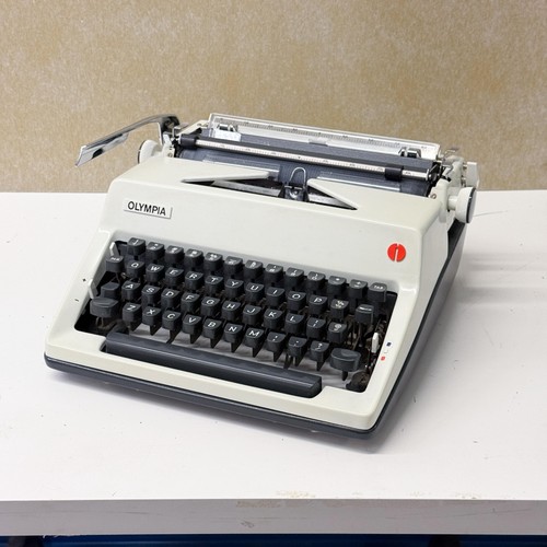 Máquina de escribir portátil Olympia De Luxe SM9 años 60 en estado de funcionamiento con estuche