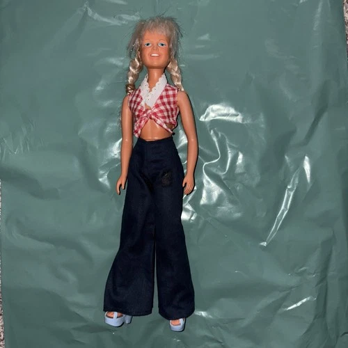 Kenner Toys Cincinnati 1974 Dusty Doll W/outfit & Shoes. Vintage Knees Bend