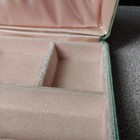 Vtg green fabric covered travel jewelry case with Pink on inside CUTE  — photo 8