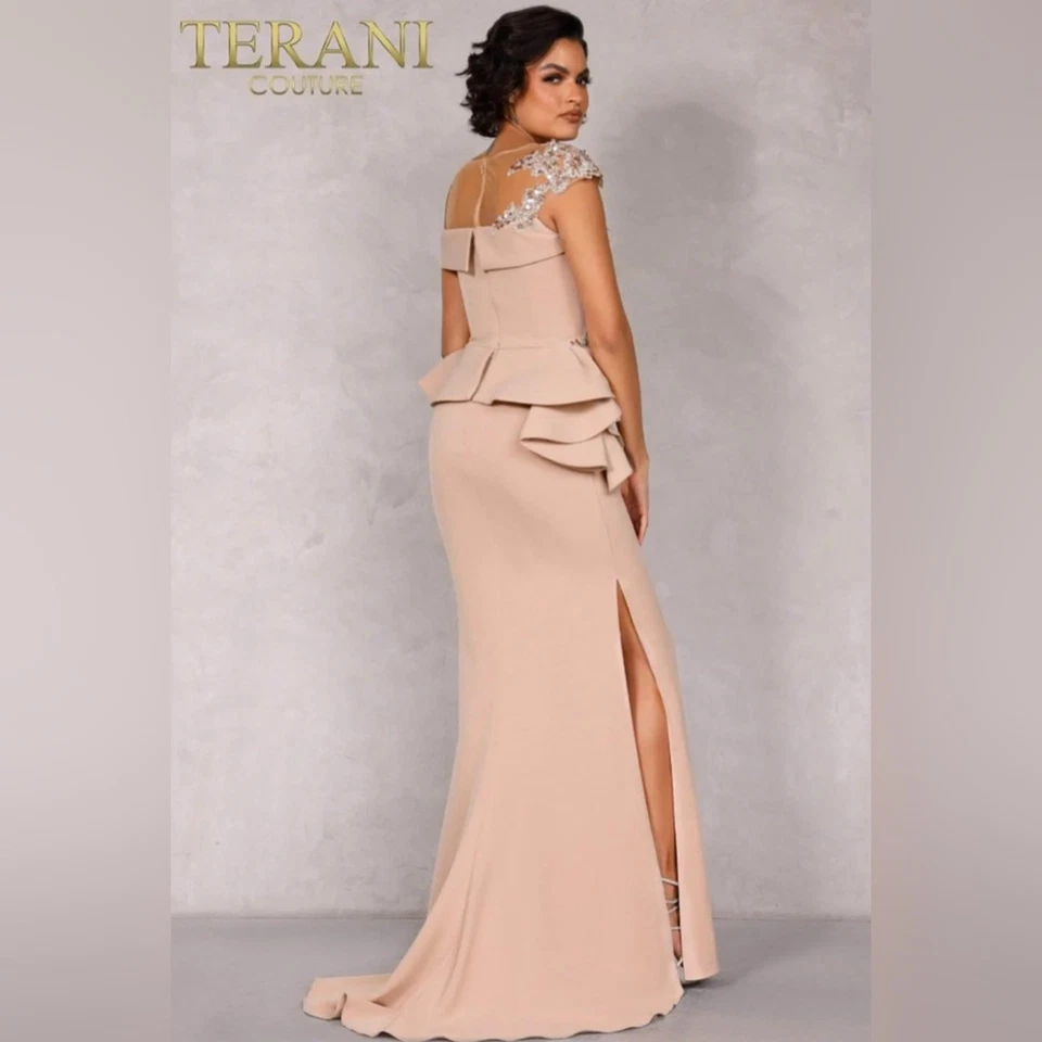 Vestido Terani Couture Rosa Adornado Talla 16  Foto 2 de 4