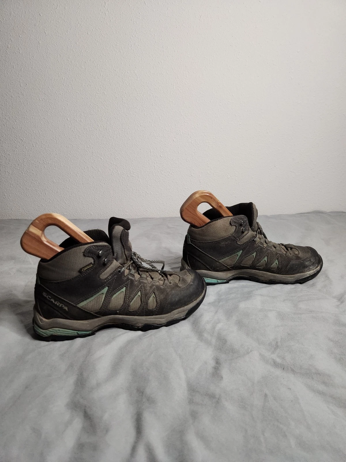 Scrapa Gore-Tex Moraine Mid Hiking Boots Mens Size 8.5 Gray Black Outdoors