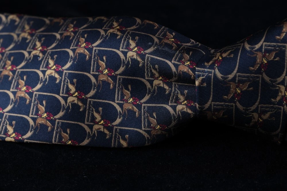 Cravate 100 % soie GUCCI   Fabriquée en Italie logo rouge bleu or