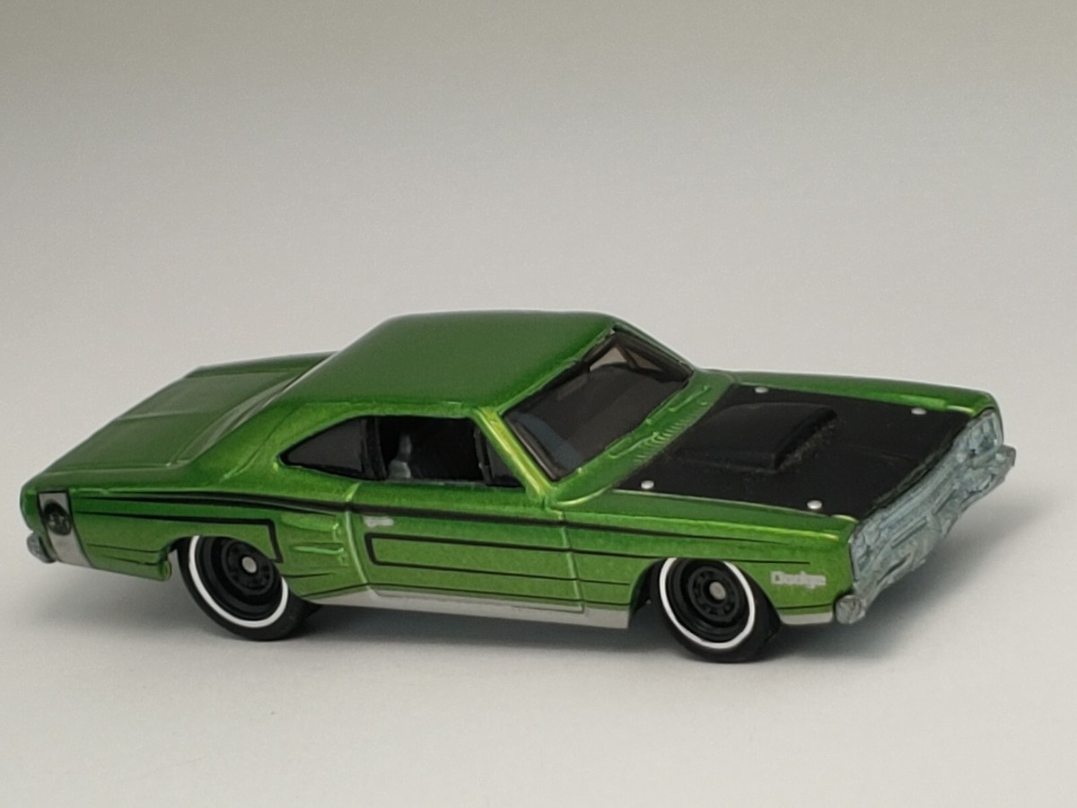 Premium Hot Wheels Garage '69 Dodge Coronet Super Bee Green Real