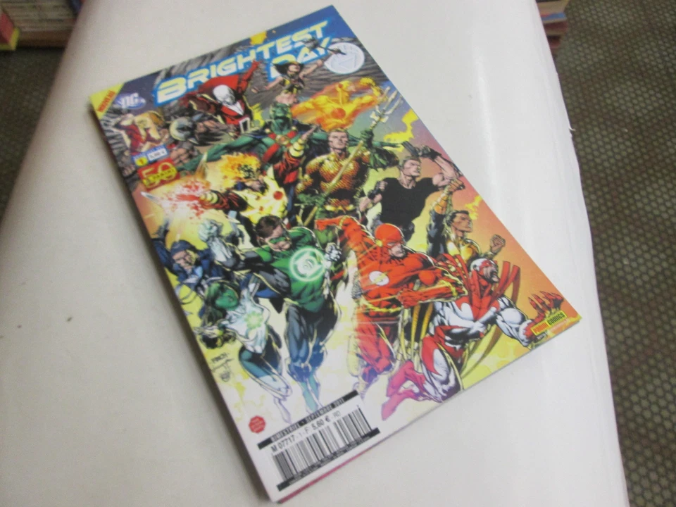  DC BRIGHTEST DAY 1 ..COMICS PANINI..2011...NEUF - Photo 1/1
