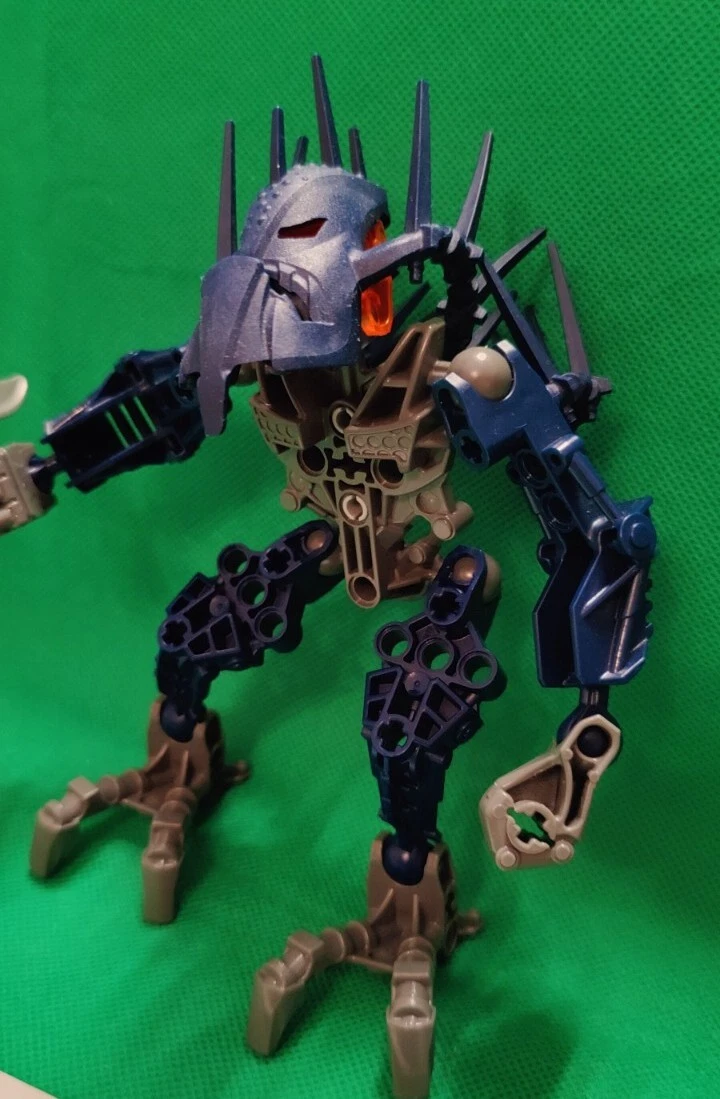 Lego Bionicle Stars Piraka. Set #7137 Missing gold piece. Very 