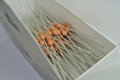 100pcs of  CPF23K3000FKE14 VISHAY CPF-2 3.3K 1% Metal Film Resistors 3K3
