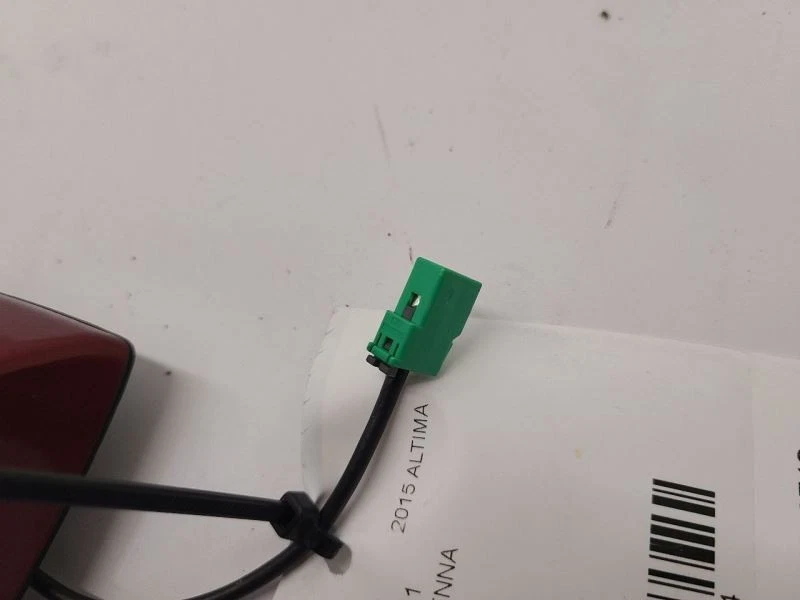 Nissan Altima 2013-2015 antena montada en el techo roja  Foto 4 de 4