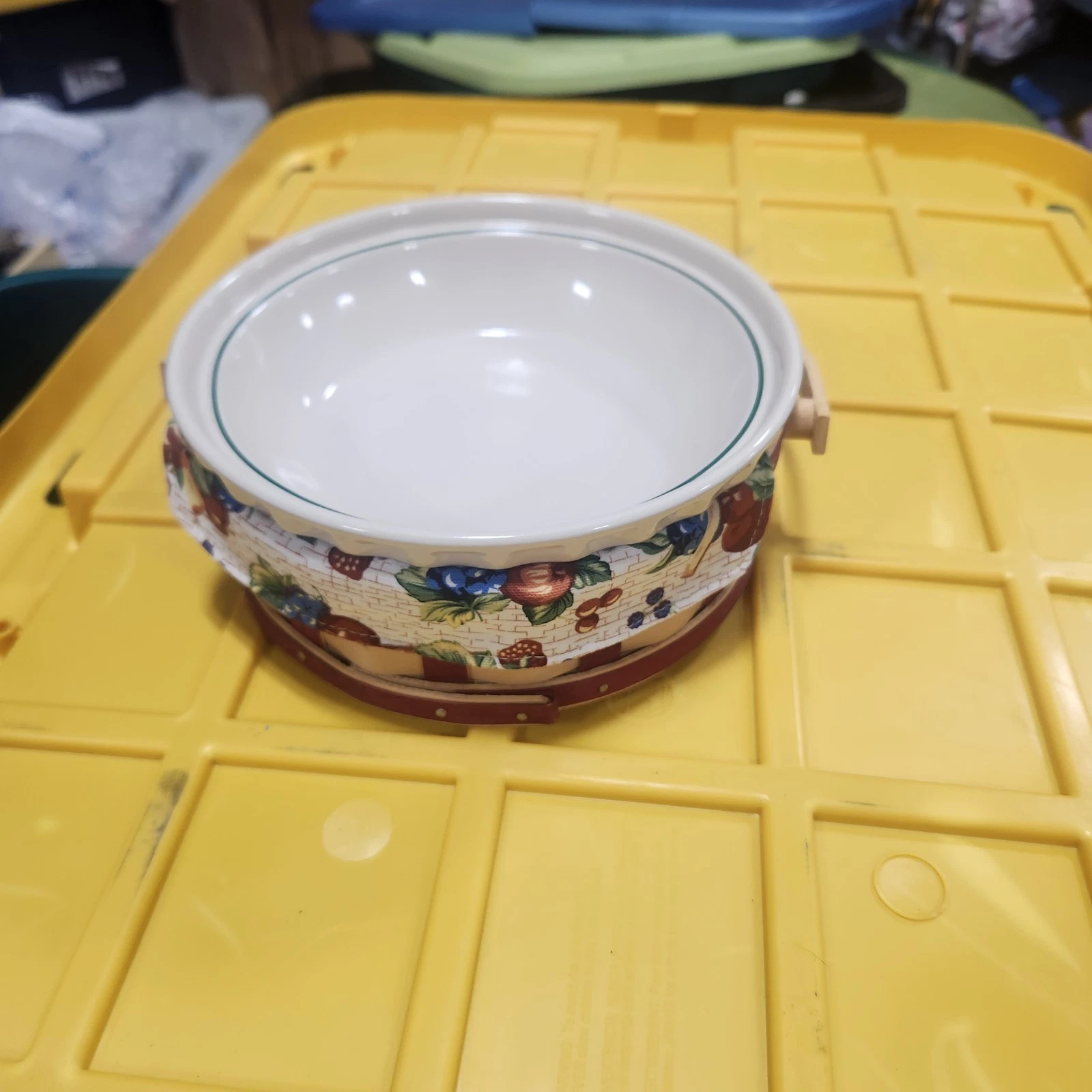 Longaberger 2006 Red Natural Small Pie Basket with Pie Dish And Liner J41
